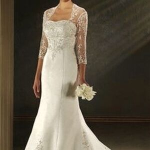 Bonny wedding dress style 711, with veil and clutch